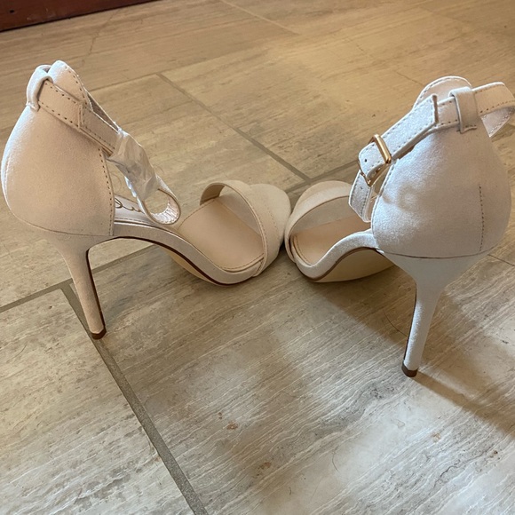 Ivory Single Strap Heels - NEW - Picture 6 of 6